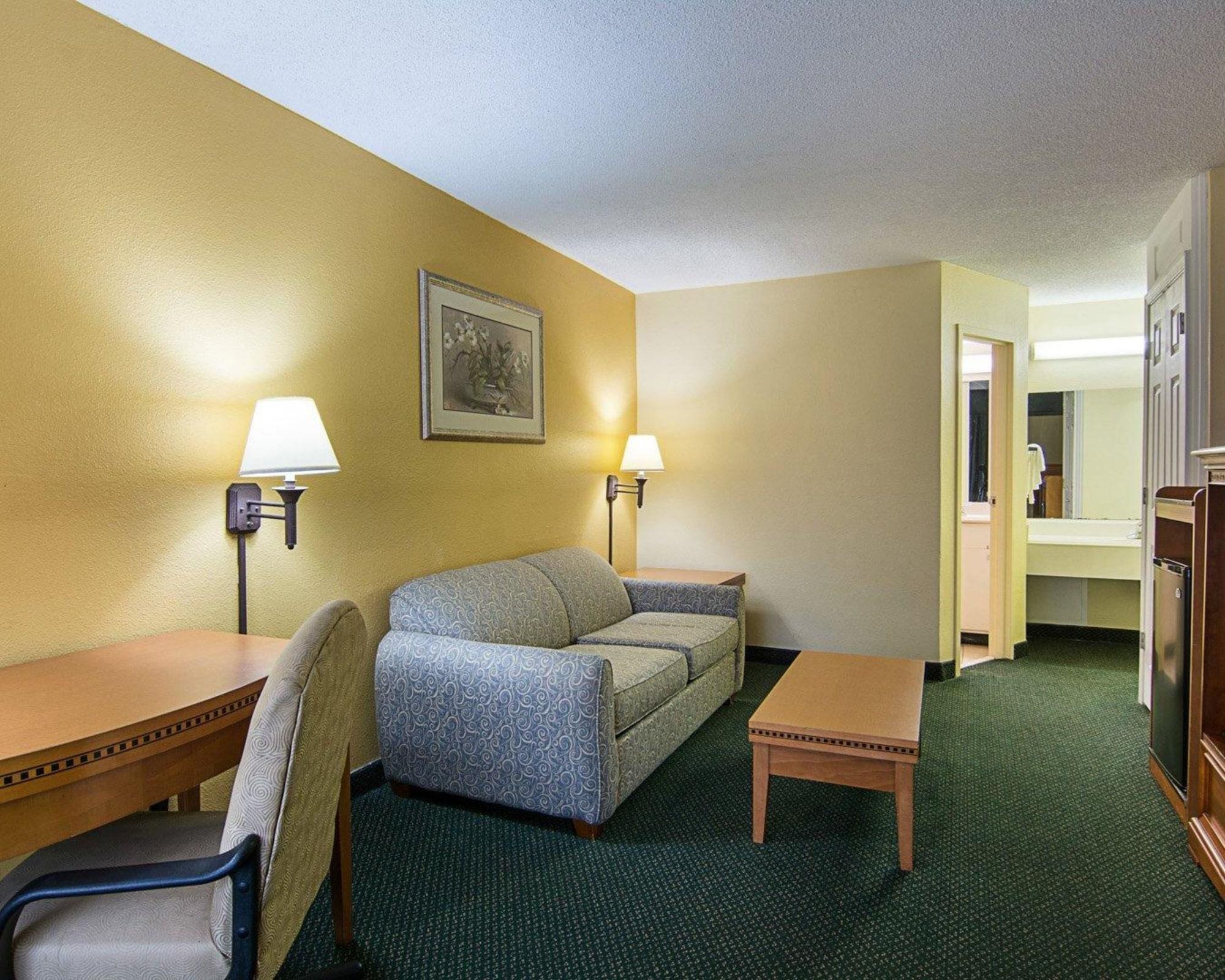 Days Inn & Suites By Wyndham Colonial Williamsburg Bagian luar foto